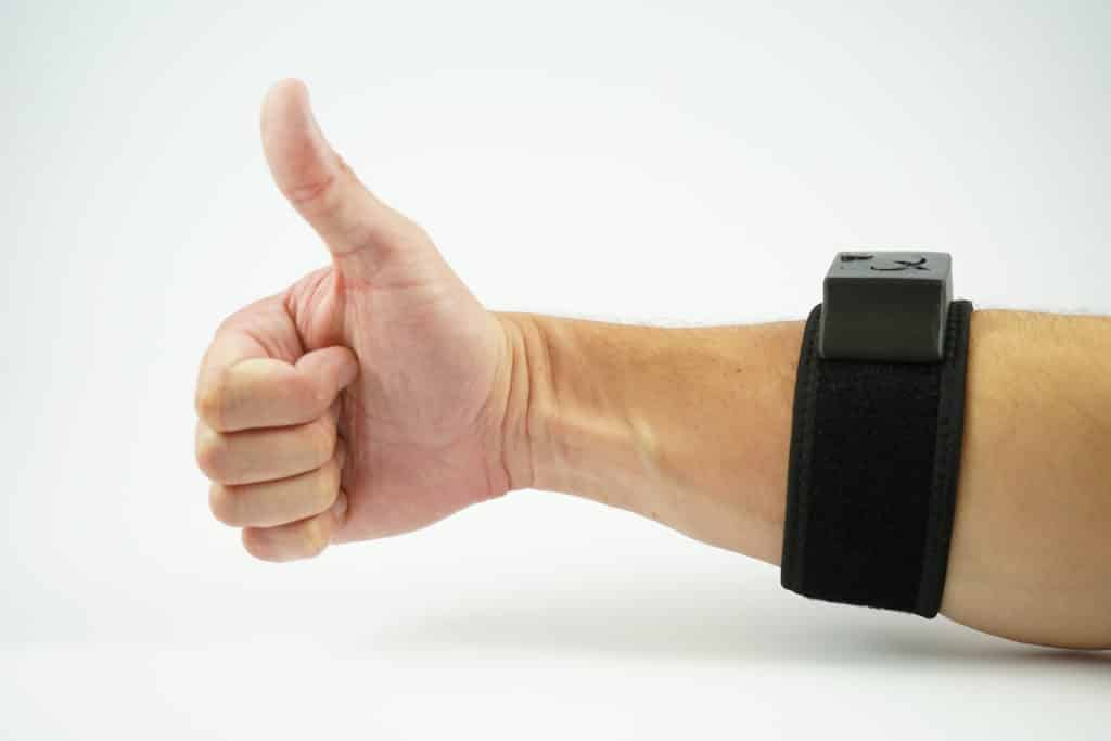 BioX AAL-Band Developer Edition on arm, thumbs up